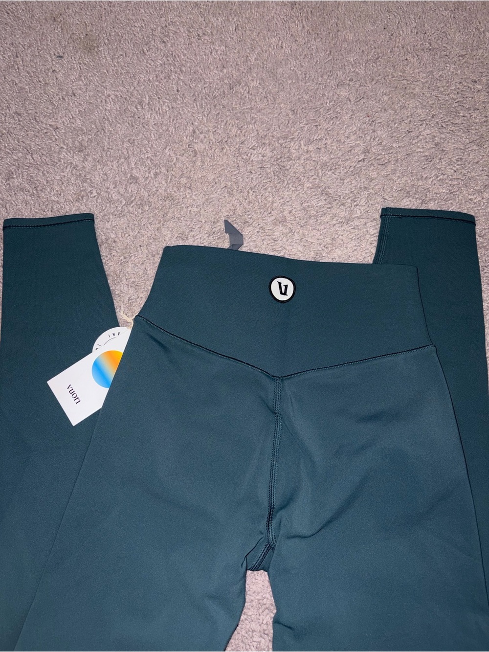 NWT Vuori Chilled Out Leggings